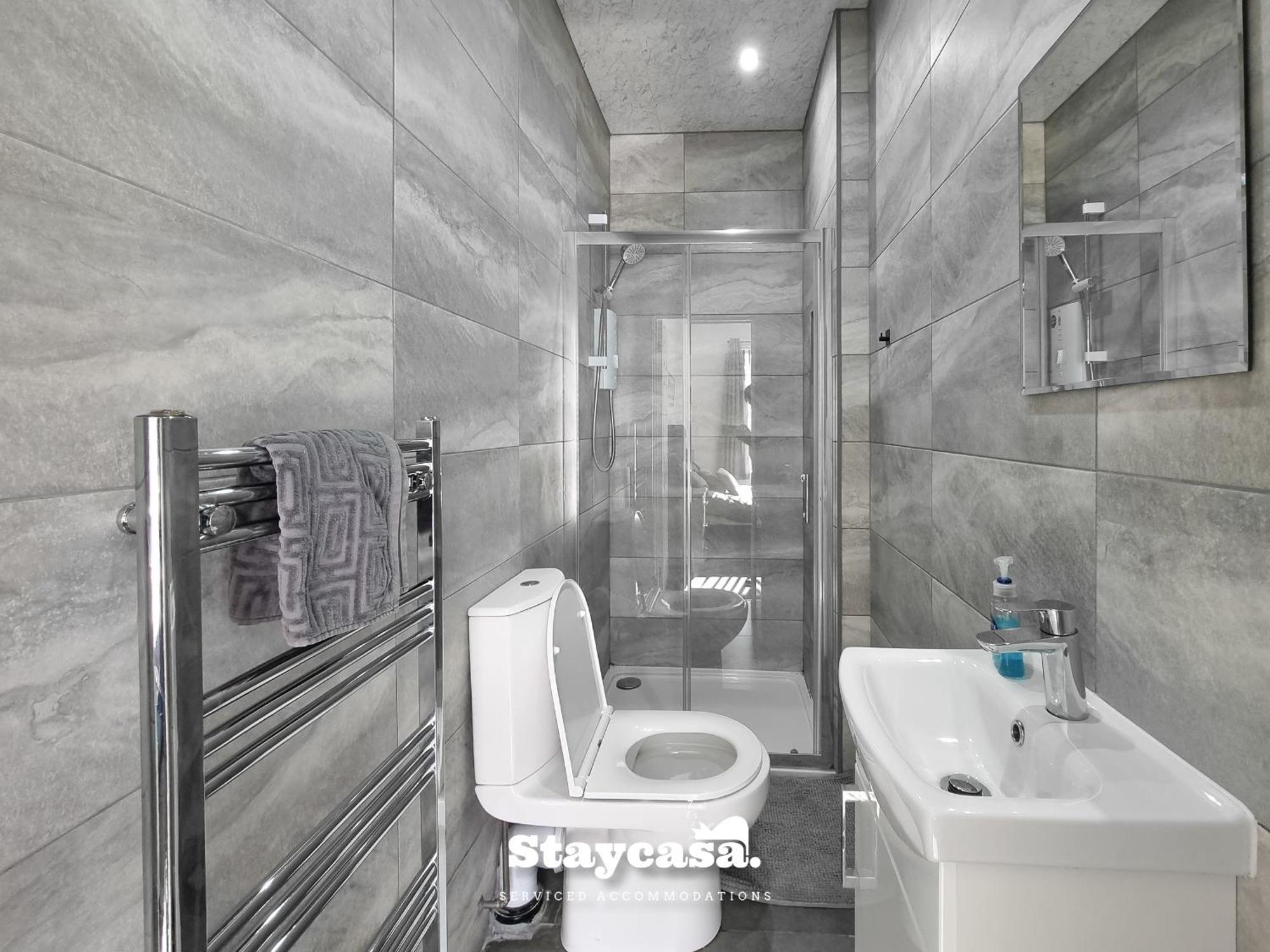 The Cowesby 4-bed Street Parking Holiday home *
