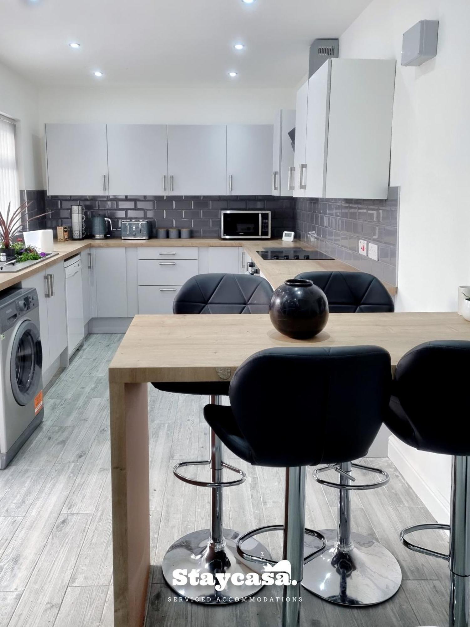 The Cowesby 4-bed Street Parking *